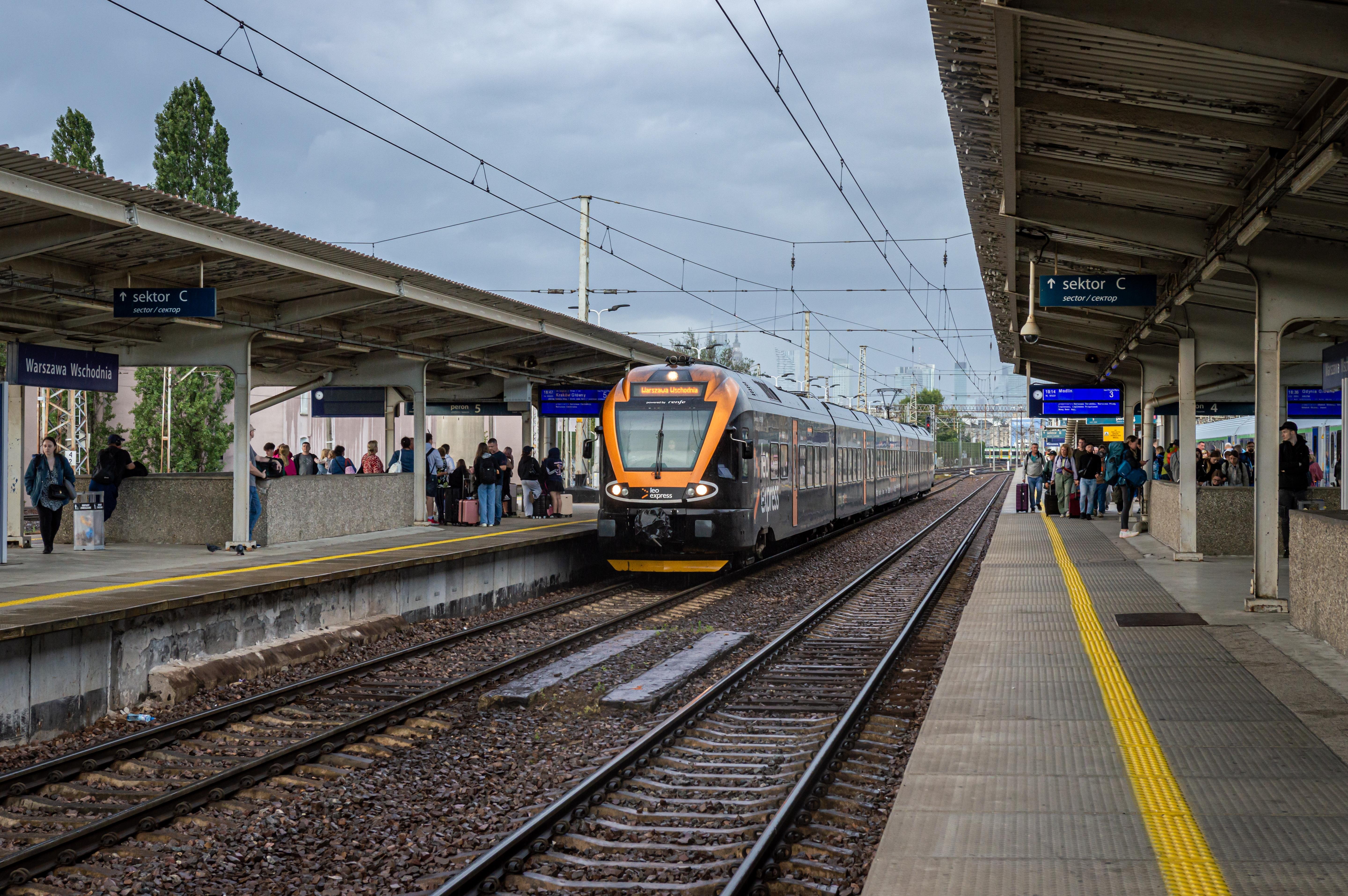 LeoExpress train arriving at Warsaw East station