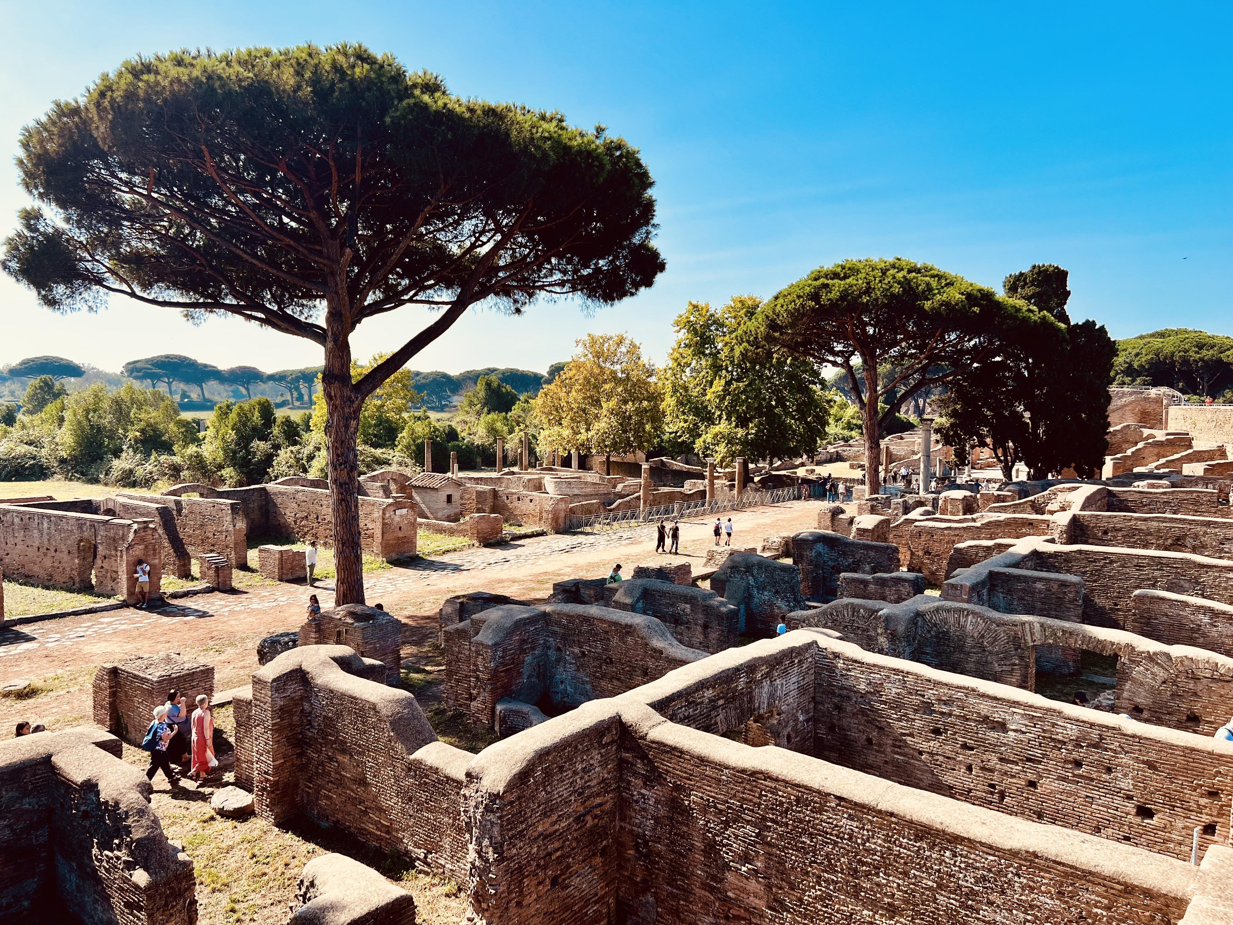 Panoramica delle rovine romane di Ostia Antica