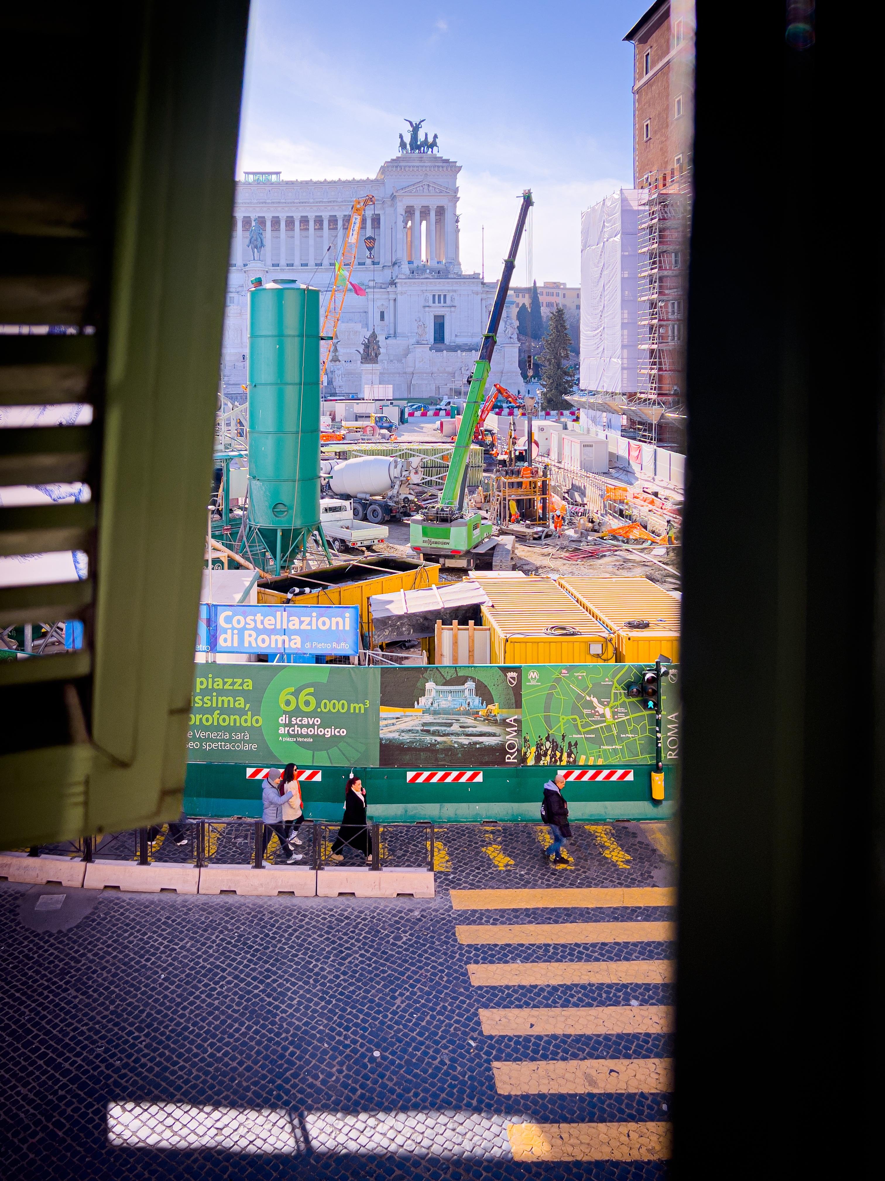 I lavori di Metro C a Piazza Venezia visti da Palazzo Bonaparte
