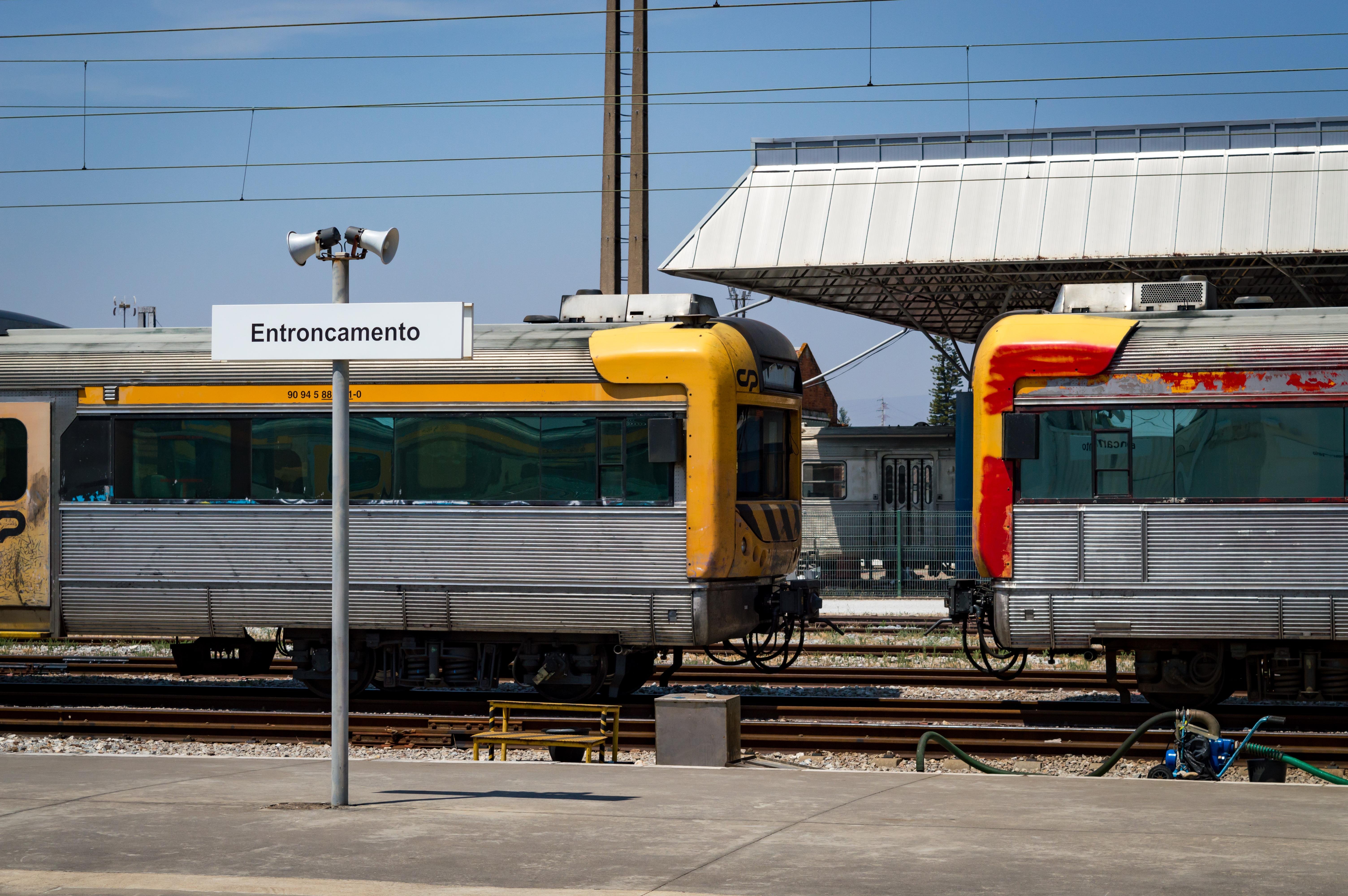 Regional(?) CP trains parked in Entroncamento
