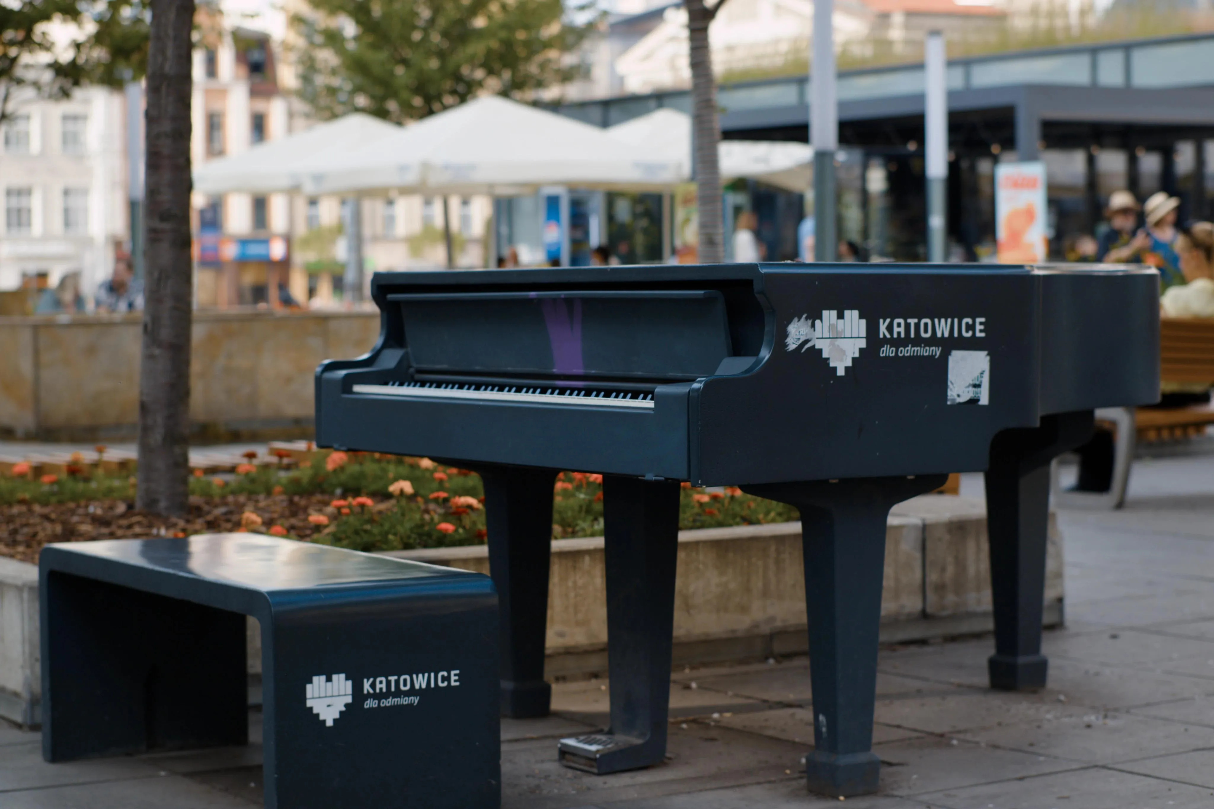 A photo of an outdoors piano at a city square