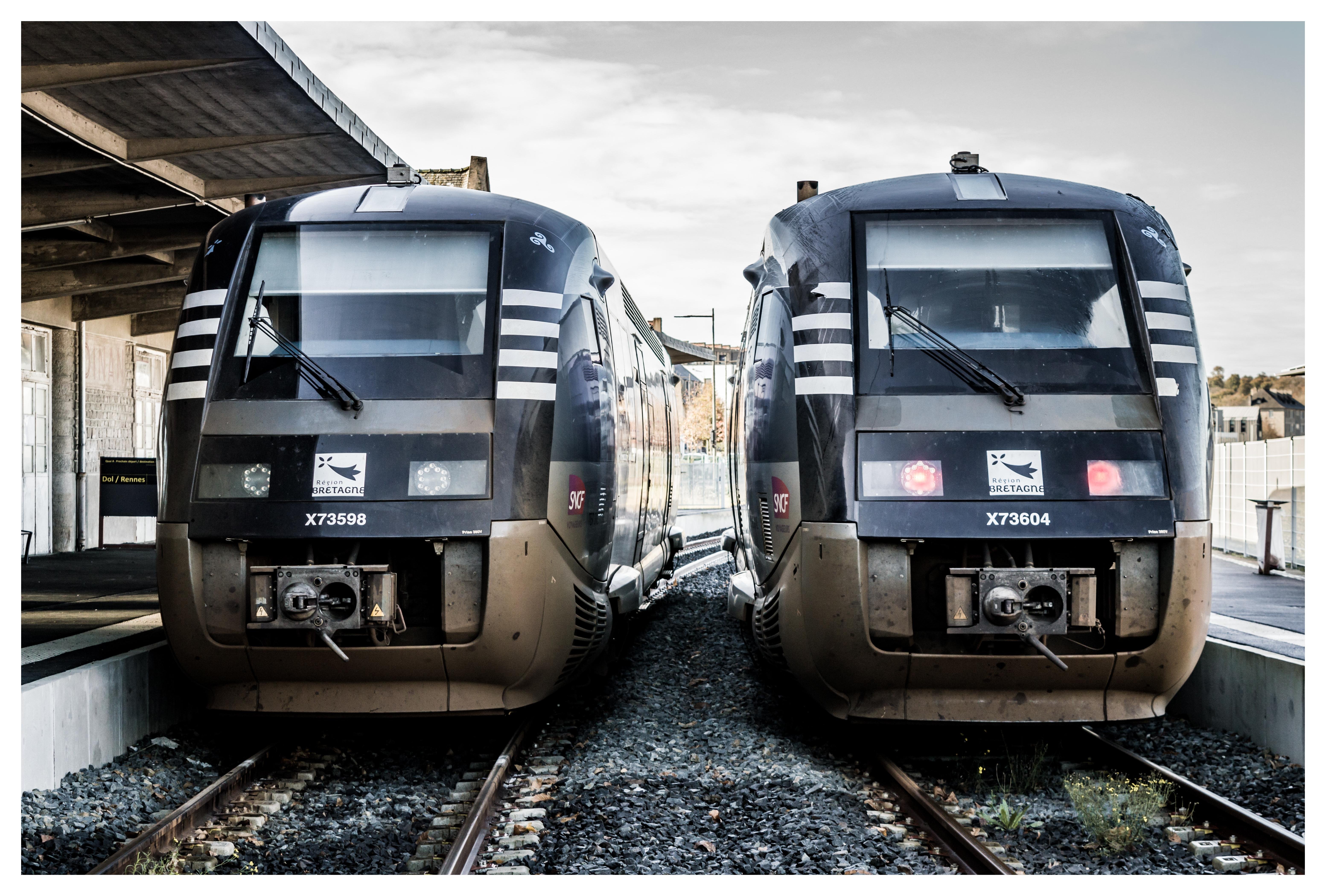 Two TER BreizhGo diesel trains in Dinan