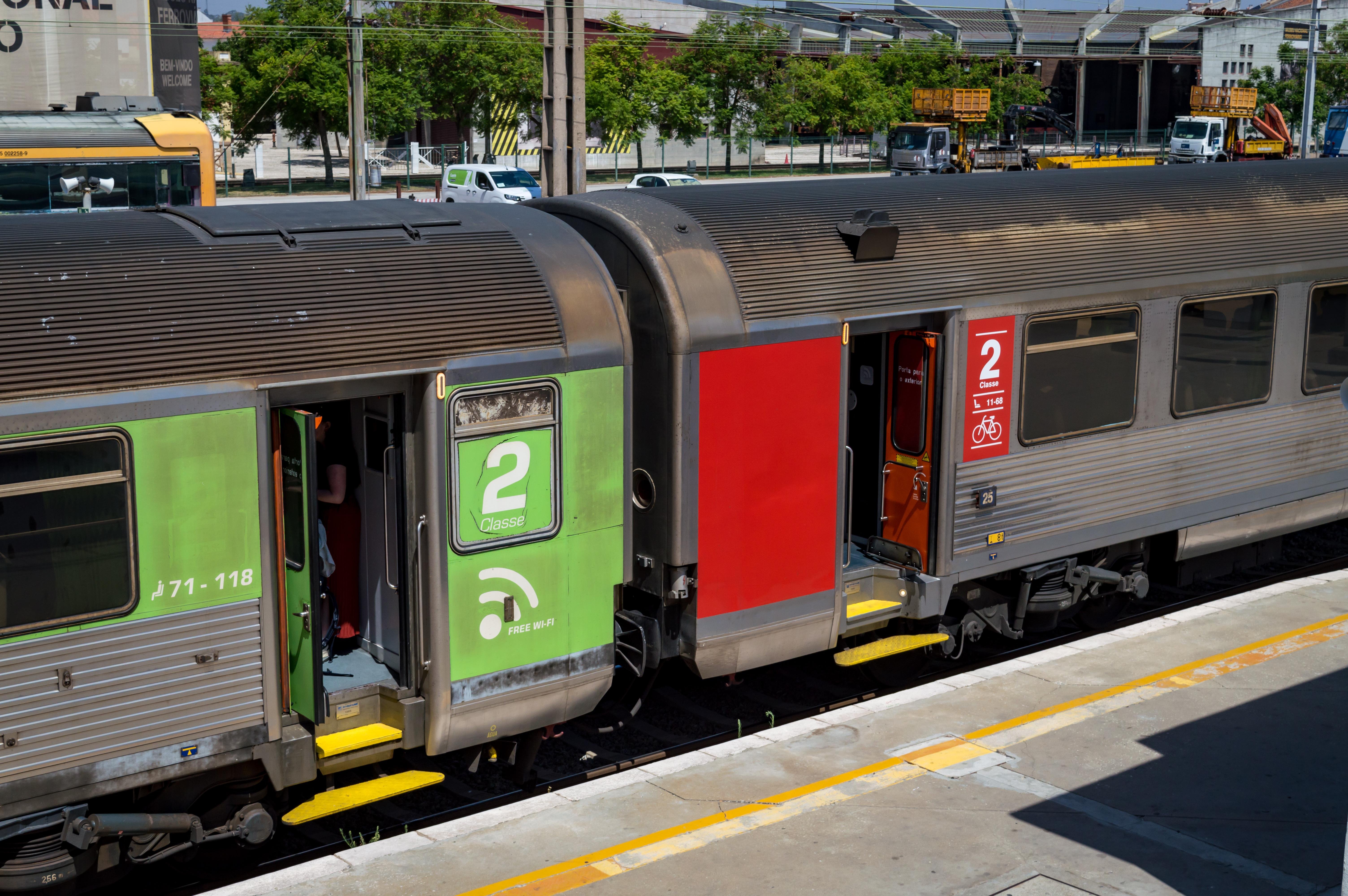 Comboios de Portugal IC train with classic coaches in Entroncamento