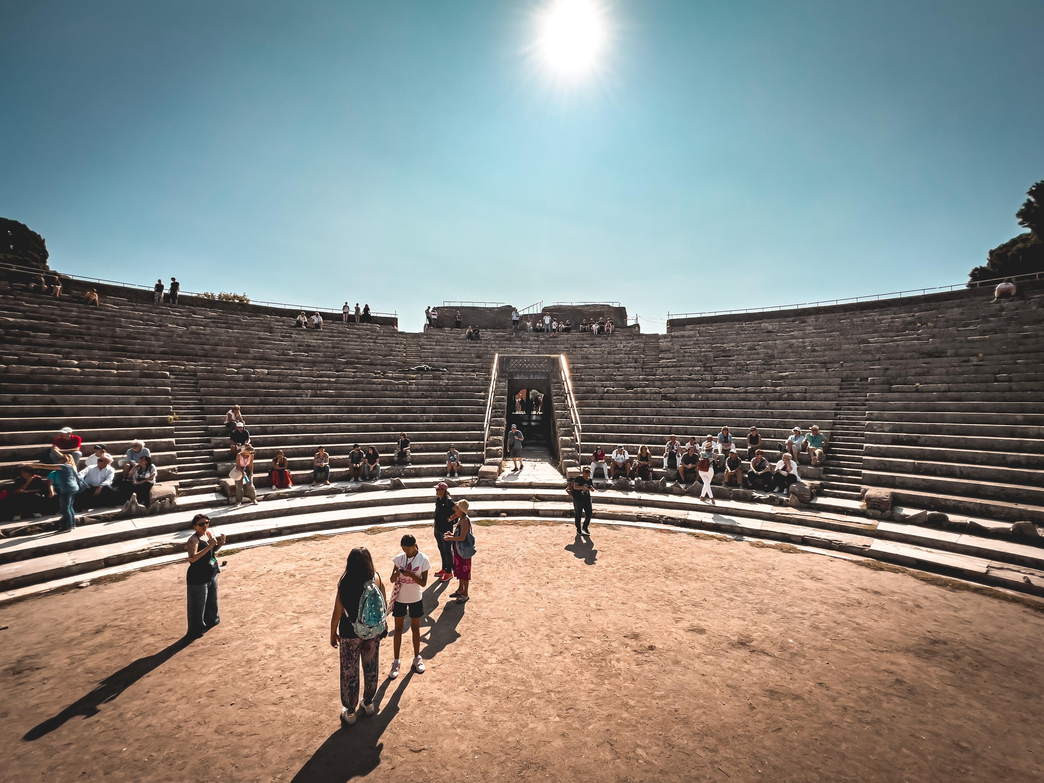Panoramica della cavea del teatro romano di Ostia antica.