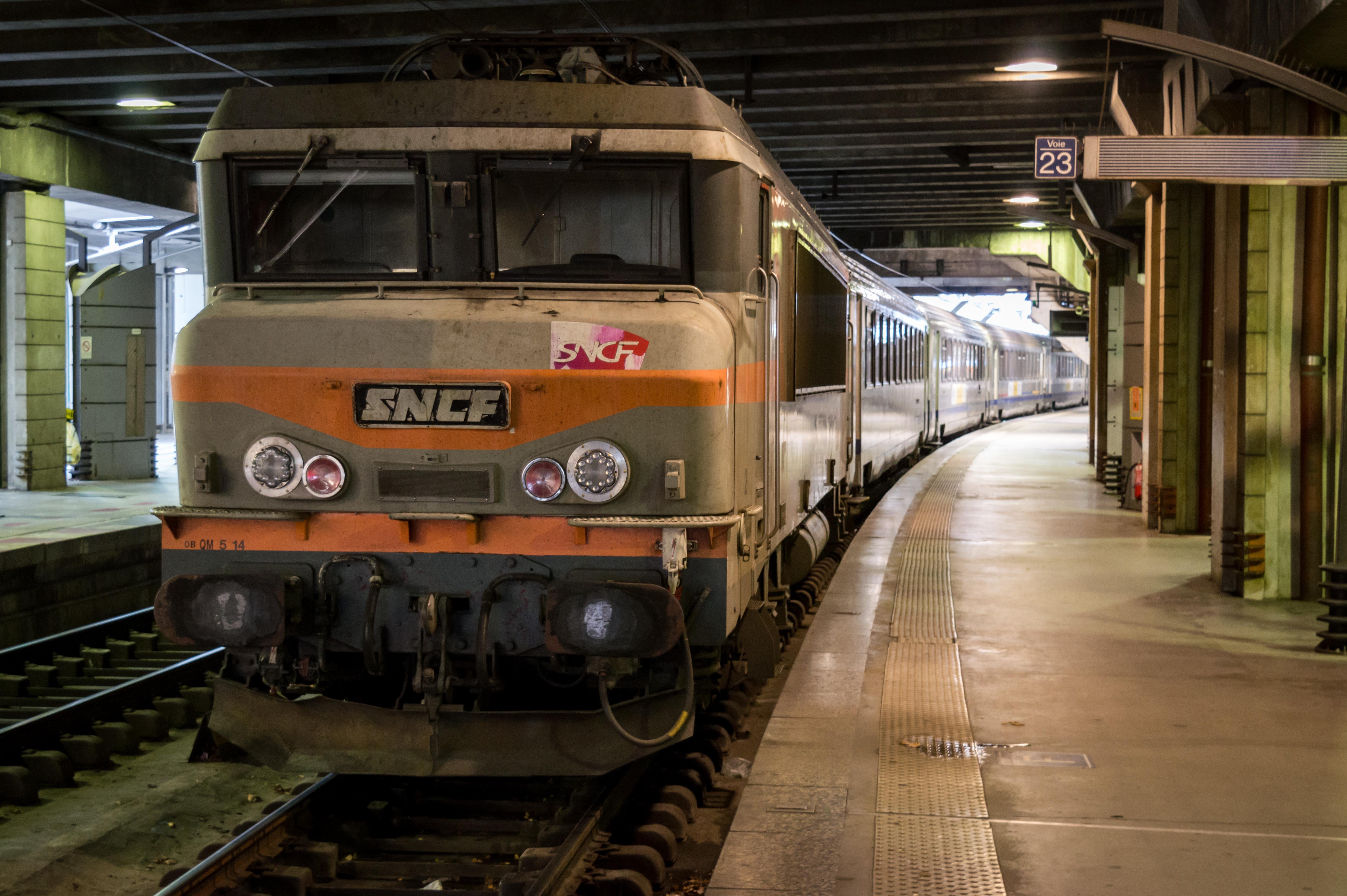SNCF Class BB 22200 locomotive with TER Pays-de-la-Loire at Paris-Montparnasse station