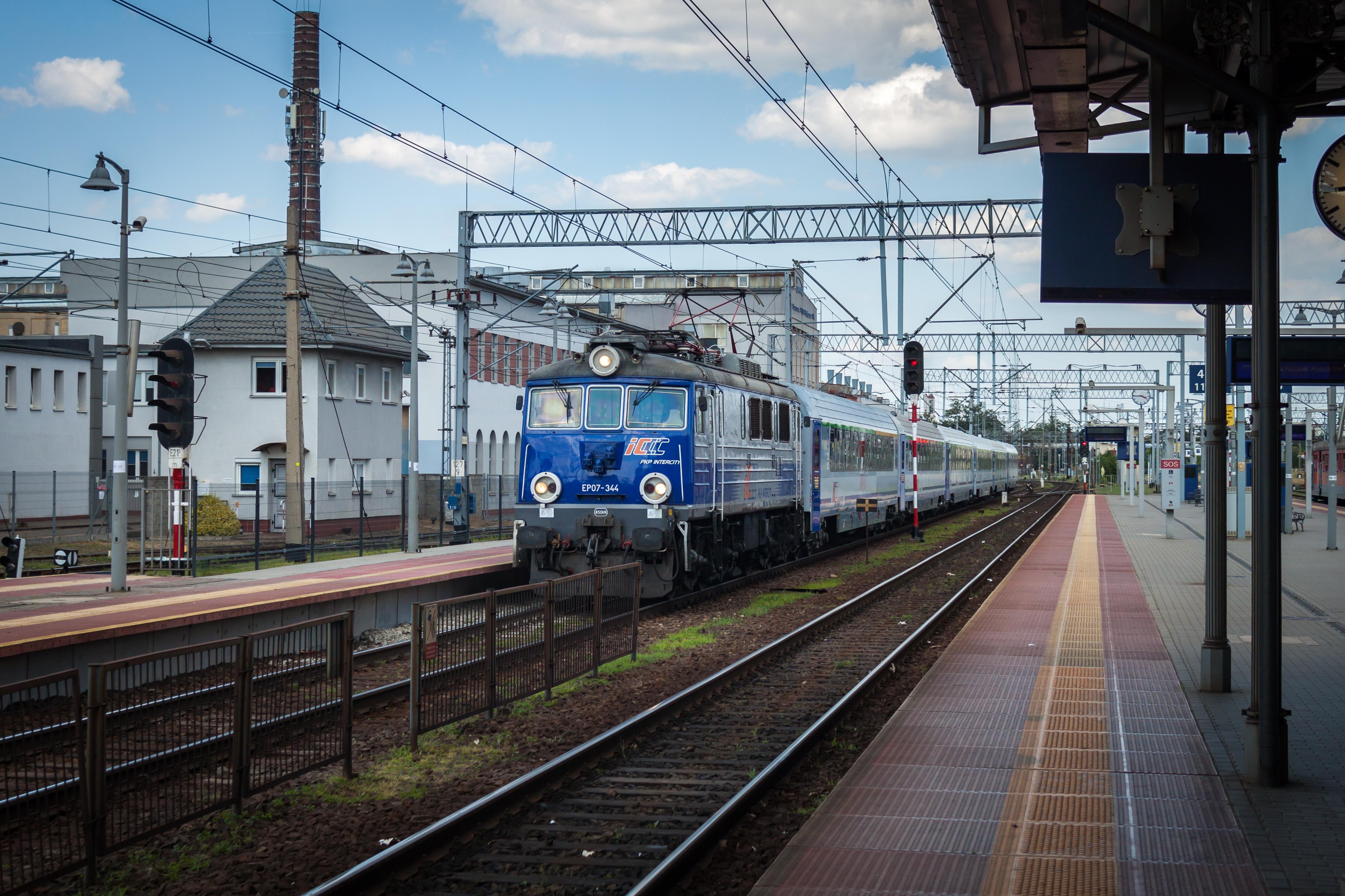 EP07 locomotive with an intercity train passing throug Bydgoszcz Główna station