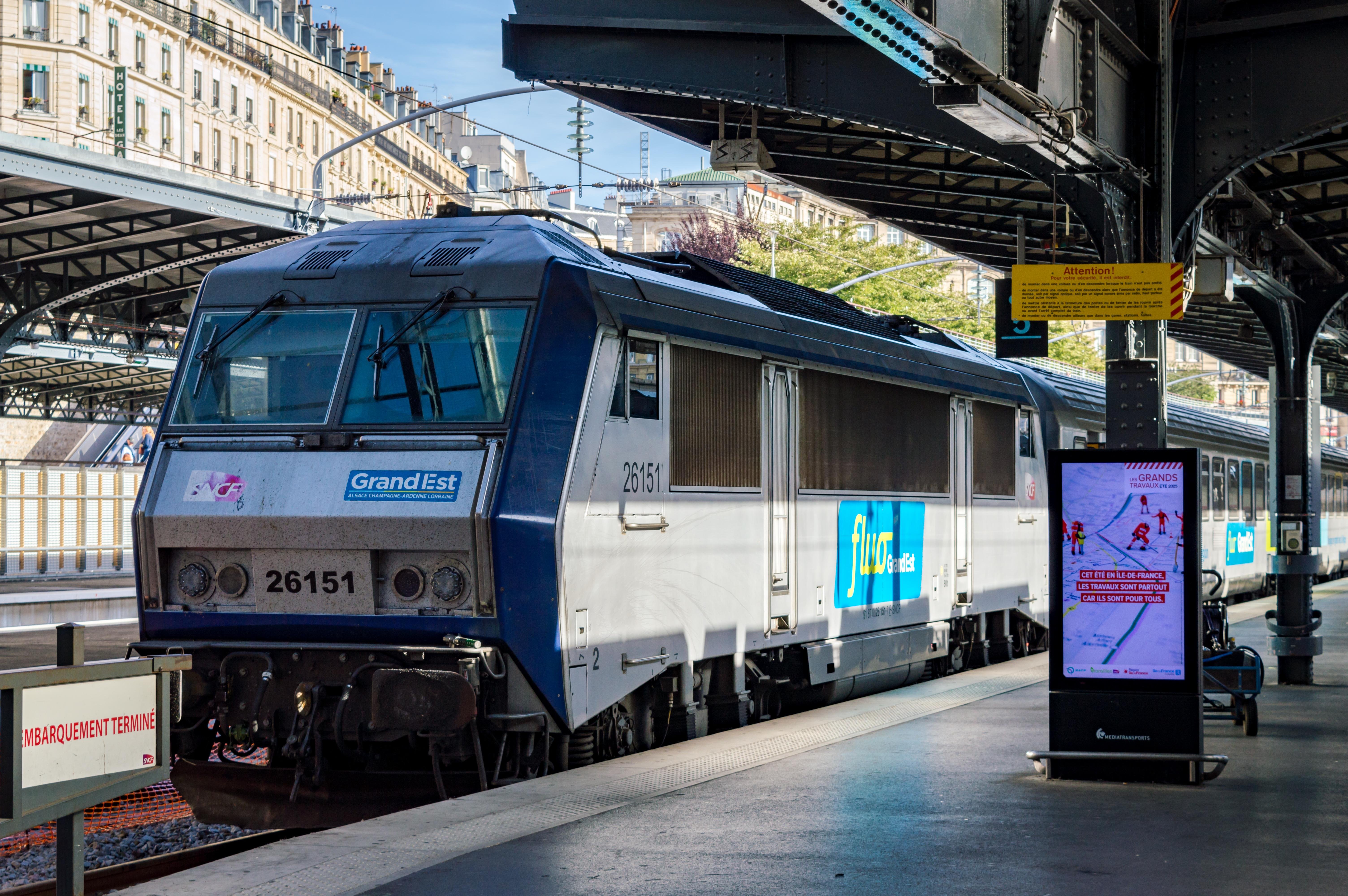 Locomotive-hauled TER Grand-Est train at Paris-Est station