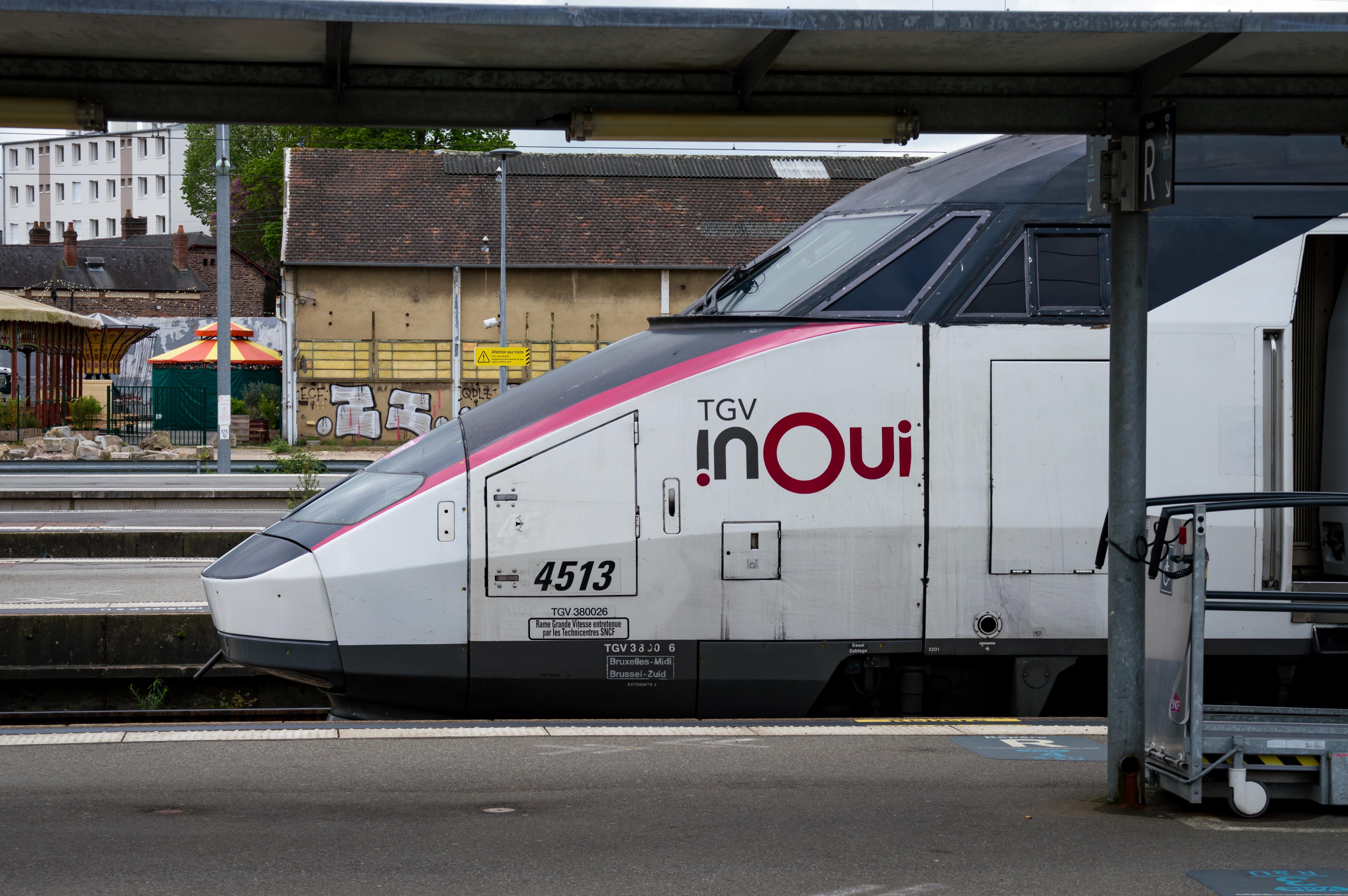 Front of the power car of TGV Réseau