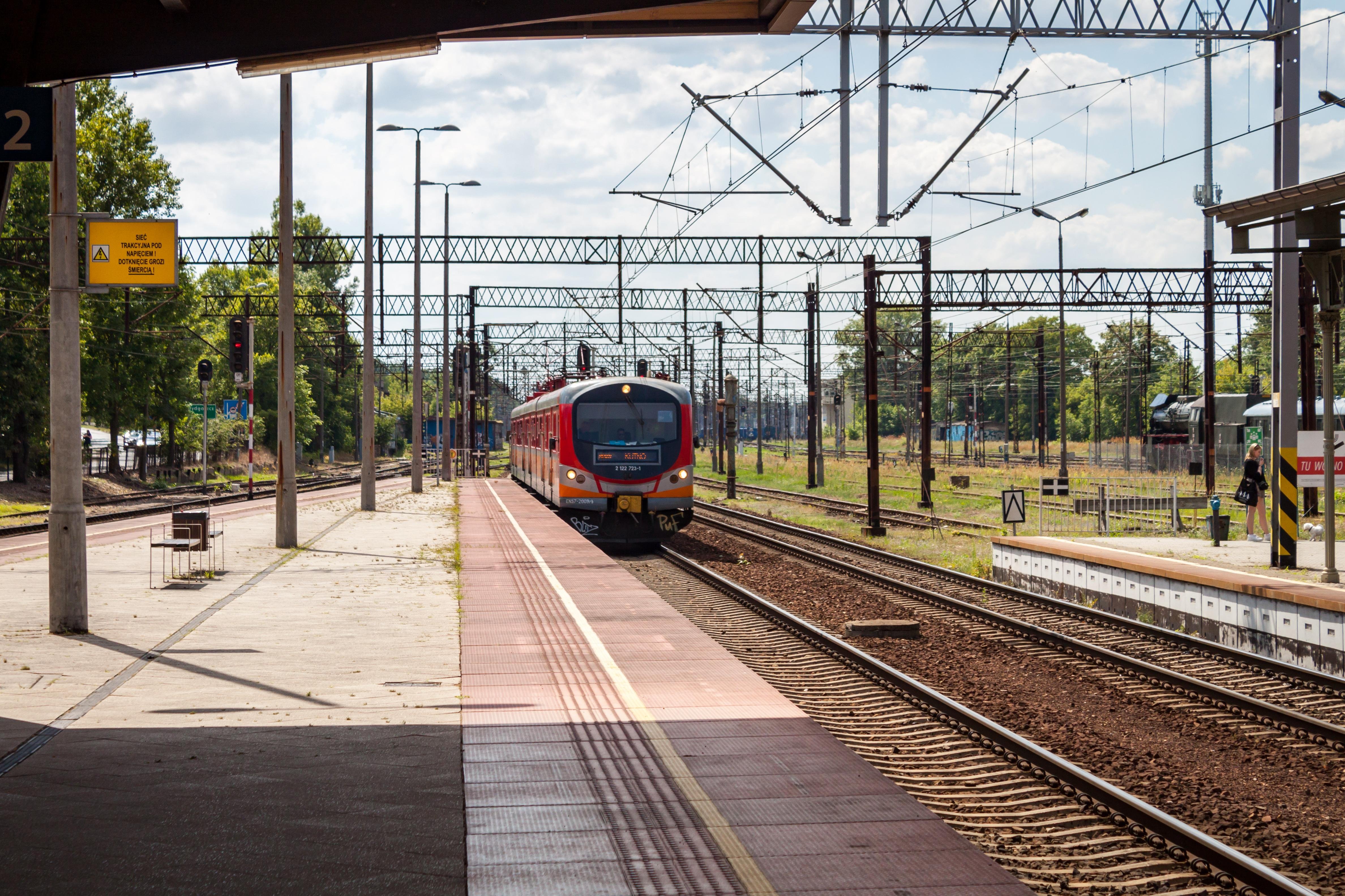 EN57 train arriving at Toruń Główny station