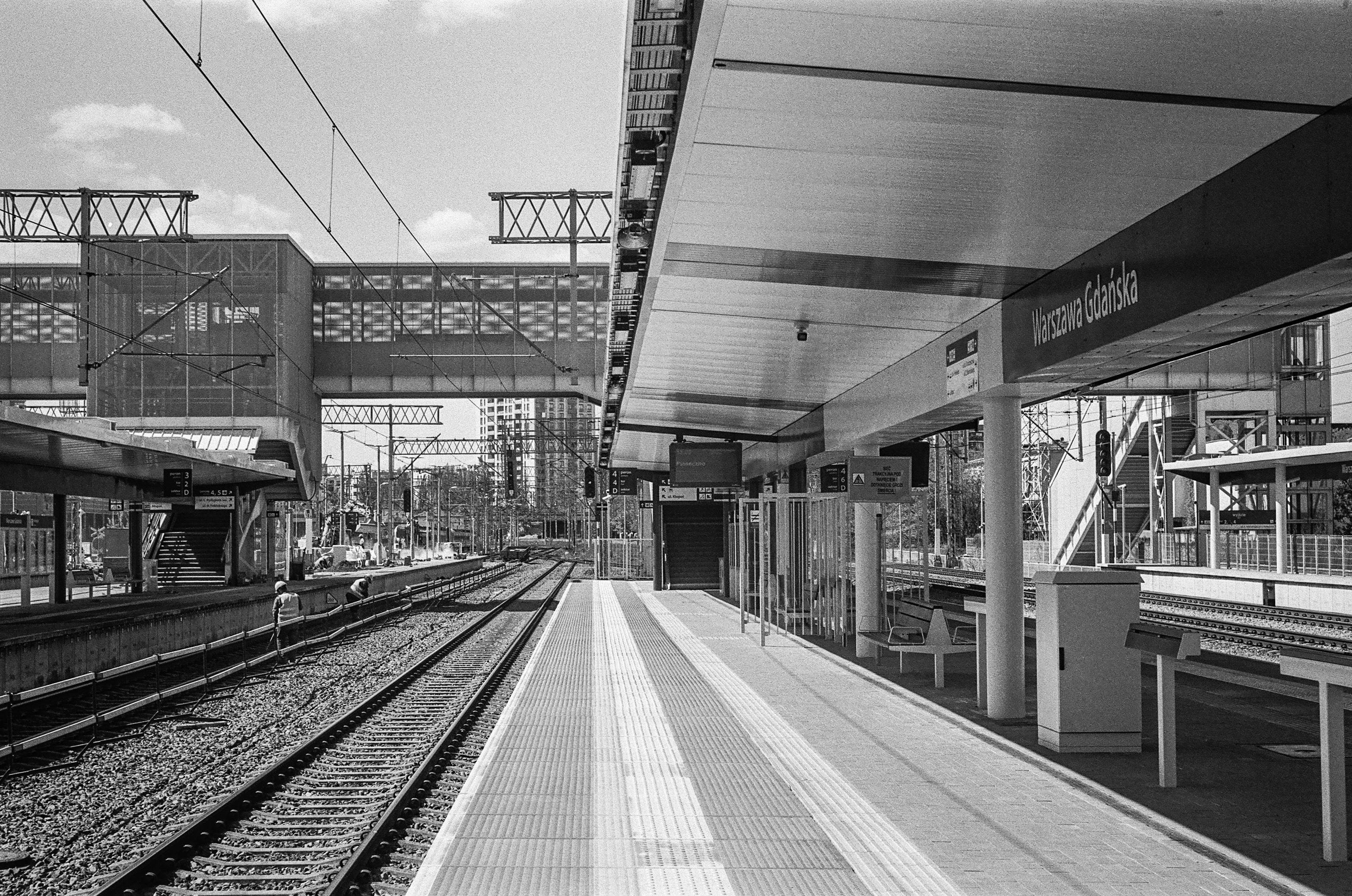 B&W film photo of Warszawa Gdańska station